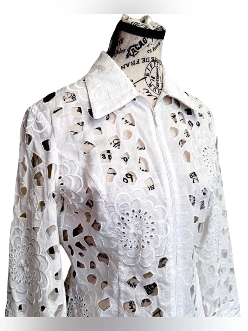Samuel Dong Ivory Cutwork Floral Zip-Front Jacket | Women’s Small - Picture 7 of 13
